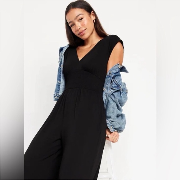 NWT! Old Navy Black Waist-Defined Shirred Jumpsuit - Multiple 🤎 - Picture 3 of 13